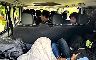 Kilkunastu nielegalnych migrantów w busie. Zatrzymała ich straż graniczna